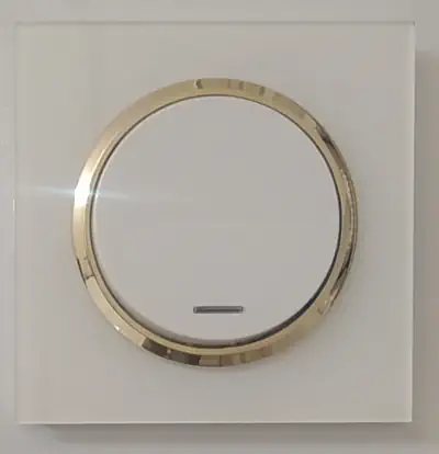 کلید و پریز ایران الکتریک مدل اسپادانا سفید زه طلایی