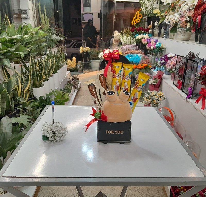 باکس هدیه عروسک پو افسرده