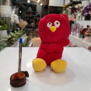 عروسک پرنده قرمز