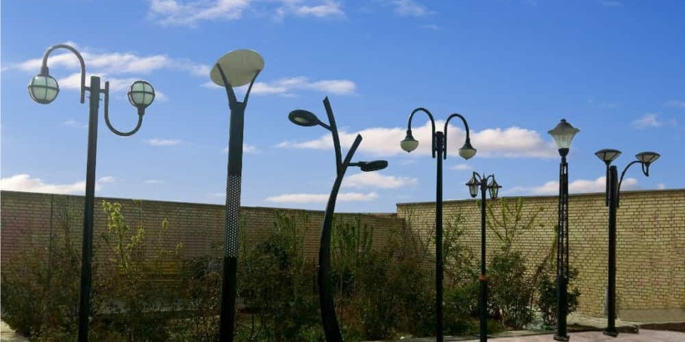 معرفی انواع مدل های چراغ حیاطی و پارکی
