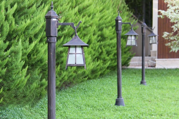 خرید چراغ حیاطی و پارکی