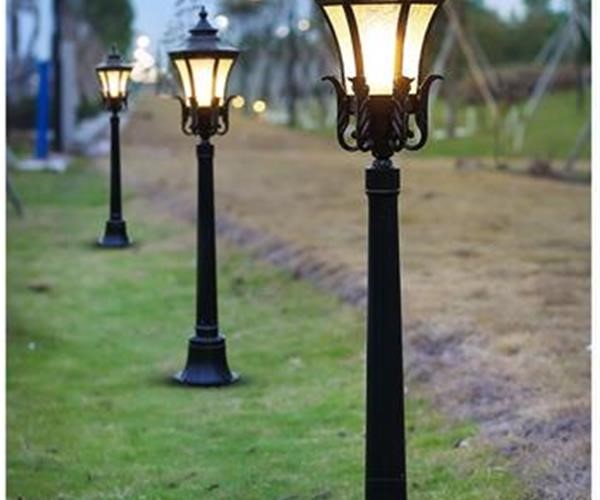 انواع چراغ حیاطی و پارکی