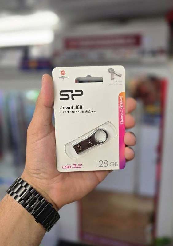 فلش ۱۲۸ گیگ سیلکن پاور usb3
