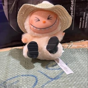 عروسک لبوبو کلاه دار