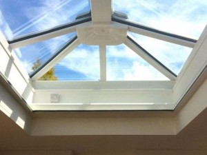 با انتخاب و اجرای بهترین طراحی سقف پاسیو، علاوه بر ایجاد یک فضای کاربردی، می توانید از زیبایی هیجان انگیز و لذت بخش آن نیز بهره مند گردید.