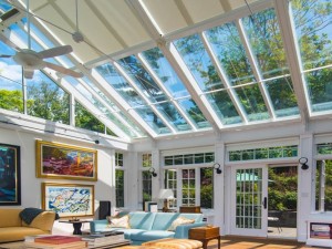 سقف کاذب حیاط خلوت با طراحی مدرن، می‌تواند فضای بدون استفاده در ساختمان شما را به یک محیط جذاب و زیبا تبدیل نماید .