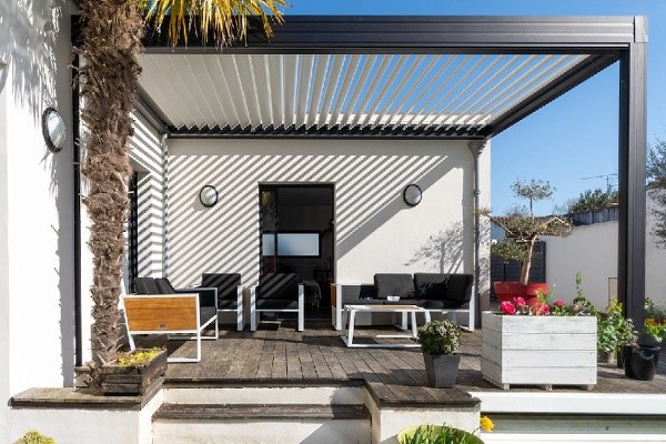 طراحی شیک سقف پاسیو