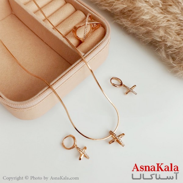 سرویس زنانه ژوپینگ مدل ضربدری نگیندار شامل آویز،گوشواره،انگشتر طلایی کد NIM14429W