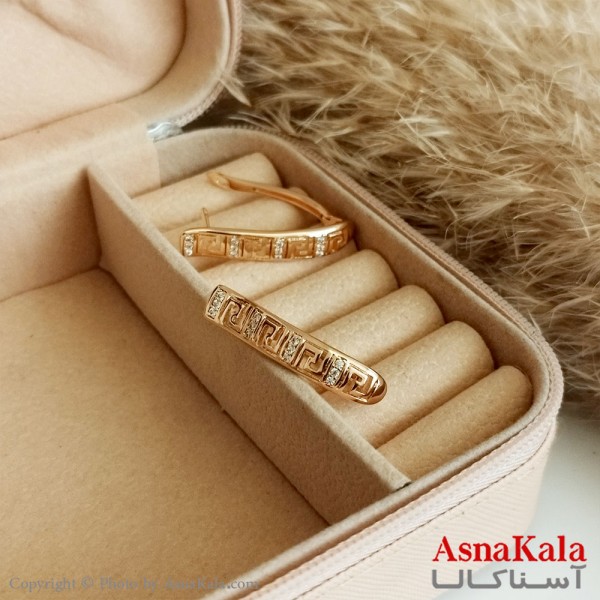 گوشواره زنانه ژوپینگ مدل ورساچه نگیندار طلایی  کد GSH15386W