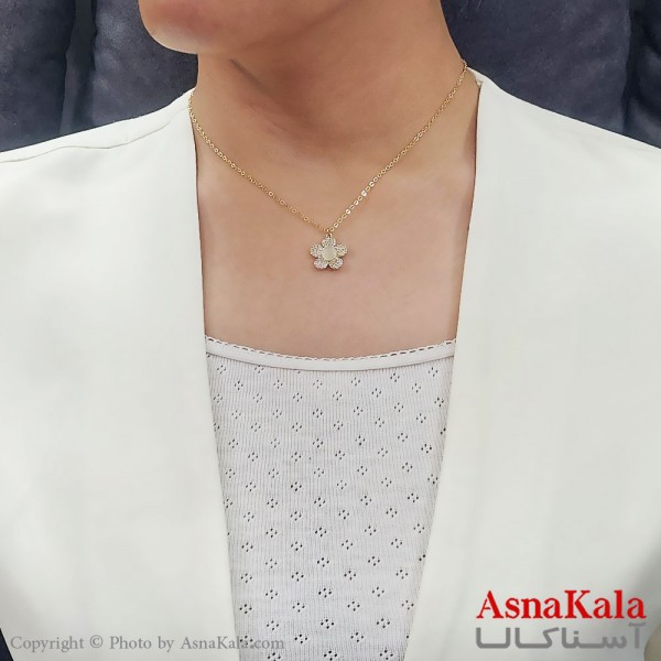گردنبند ترند کره ای گل  استیل طلایی کد GNB16711W
