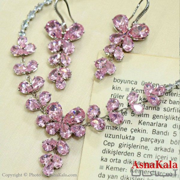 سرویس جواهری زنانه طرح مجلسی مدل پروانه ای نگین صورتی کد NIM14497W