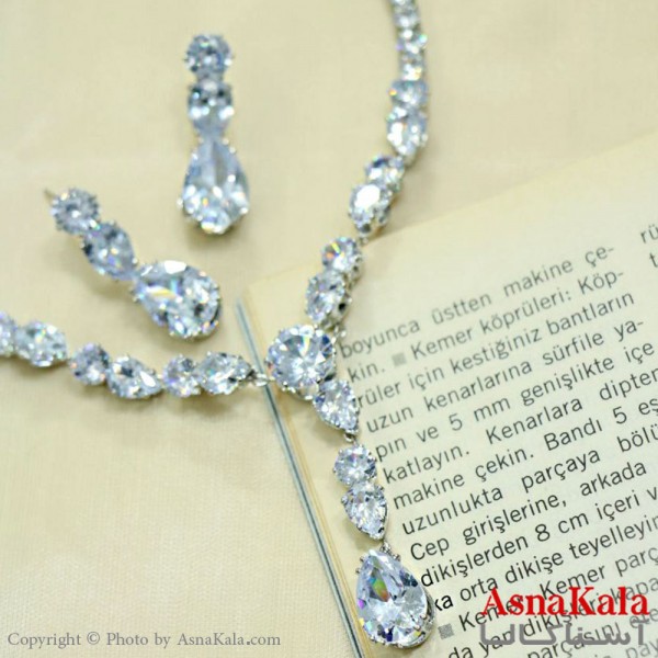سرویس جواهری زنانه طرح مجلسی مدل قطره نگین سفید کد NIM14499W