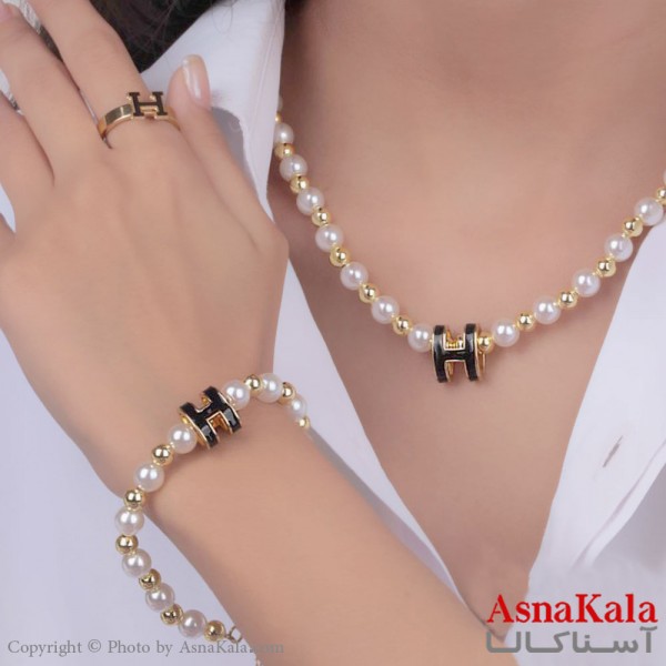 سرویس زنانه استیل 316 شامل گردنبند و گوشواره و دستبند و انگشتر مدل هرمس مشکی با مروارید کد NIM14531W