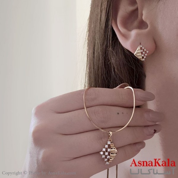 نیم ست زنانه ژوپینگ مدل لوز مدرن نگینی شامل گوشواره و گردنبند طرح طلا کد NIM14550W