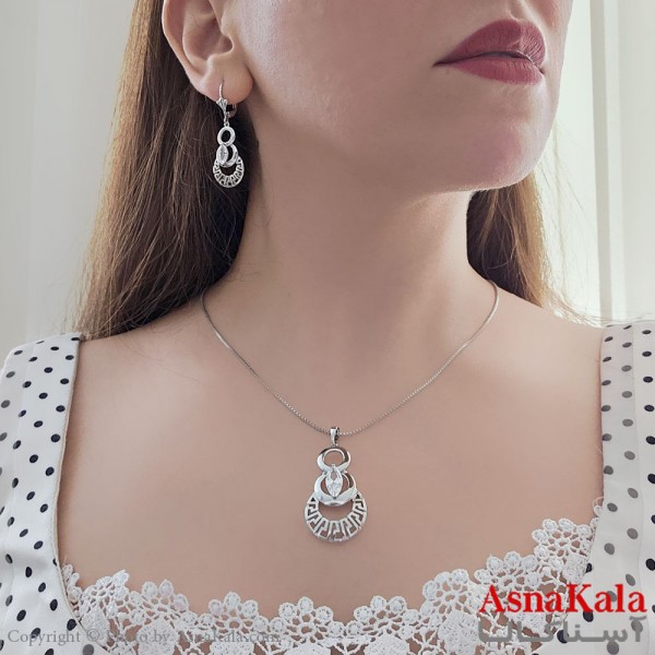 نیم ست زنانه ژوپینگ مدل ورساچه نگین شامل گوشواره و گردنبند طرح طلا کد NIM14552W