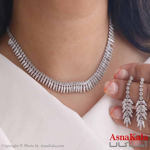نیم ست زنانه شامل گردنبند و گوشواره  استیل 316 مدل نگینی کد NIM14571W