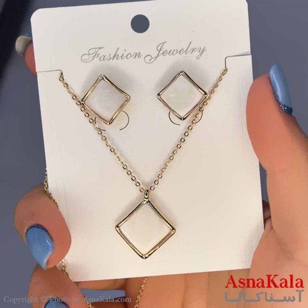 نیم ست زنانه شامل گردنبند و گوشواره  استیل مدل مربع سفید کد NIM14581W