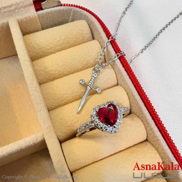نیم ست زنانه شامل گردنبند و انگشتر استیل مدل قلب و شمشیر کد NIM14618W