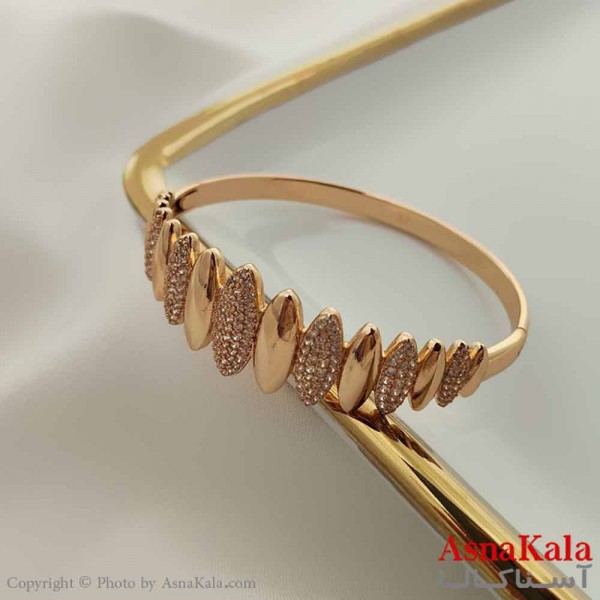 دستبند زنانه ترند برند ژوپینگ Xuping مدل بیضی نگینی کد DSB18696W