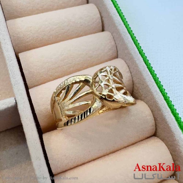 انگشتر زنانه طلاروس مدل طرحدار طلایی ANG19688W