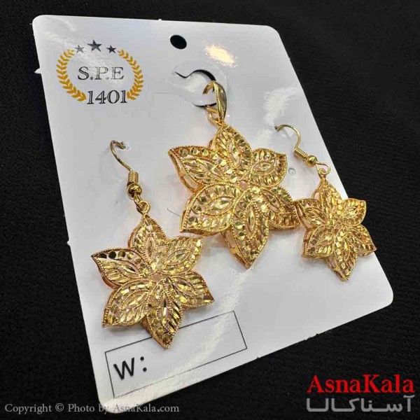 نیم ست زنانه شامل گردنبند و گوشواره  طلاروس مدل گل طلایی کد NIM14707W