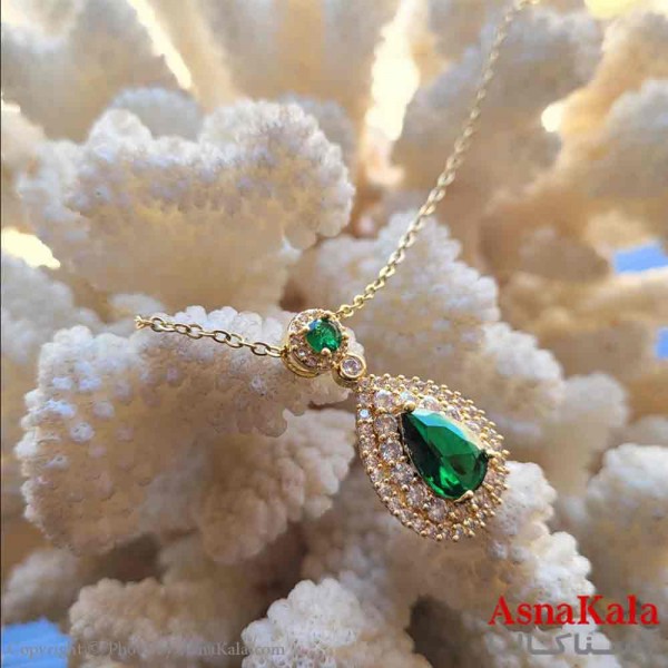 گردنبند زنانه استیل مینیمال مدل زمرد سبز کد GNB161343W