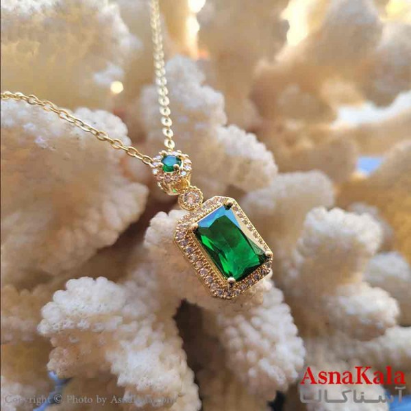 گردنبند زنانه استیل مینیمال مدل نگین سبز کد GNB161345W