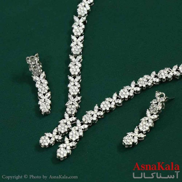 نیم ست زنانه شامل گردنبند و گوشواره  استیل مدل گل جواهری کد NIM14720W