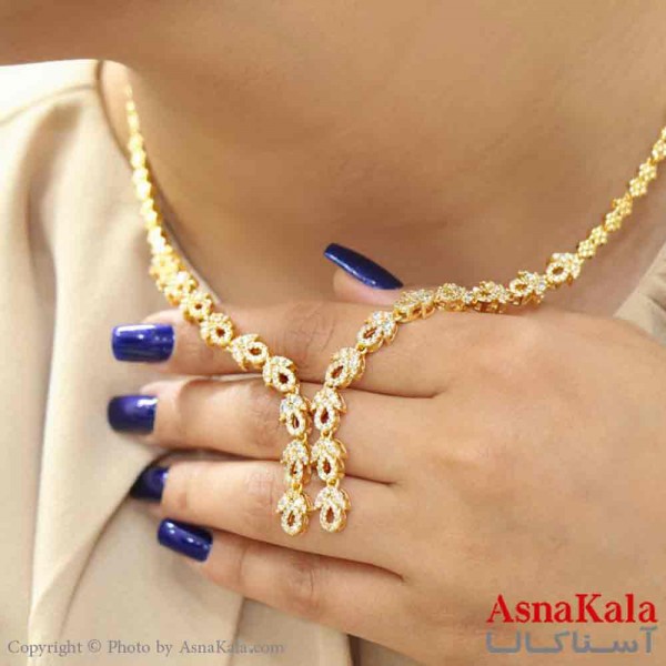 گردنبند زنانه استیل شیک مدل نگین طلایی کد GNB161368W