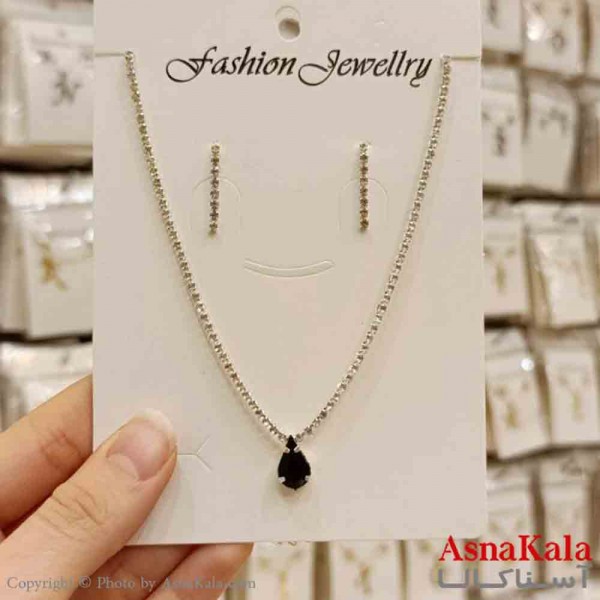 نیم ست تنیسی زنانه شامل گردنبند و گوشواره استیل مدل تک نگین مشکی کد NIM14735W