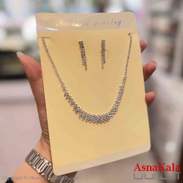 نیم ست زنانه شامل گردنبند و گوشواره استیل مدل جواهری  کد NIM14752W