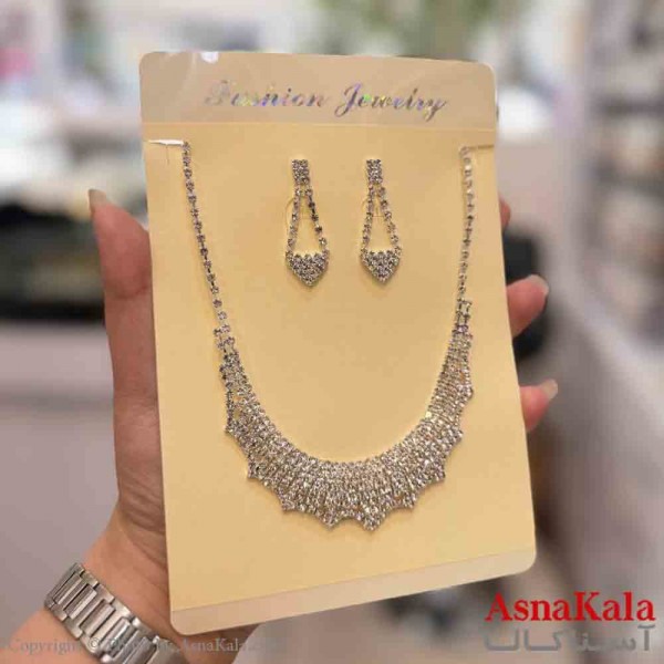 نیم ست زنانه شامل گردنبند و گوشواره استیل مدل جواهری شیک  کد NIM14753W