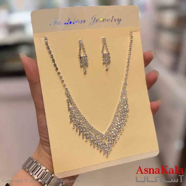 نیم ست زنانه شامل گردنبند و گوشواره استیل مدل نگینی  کد NIM14756W