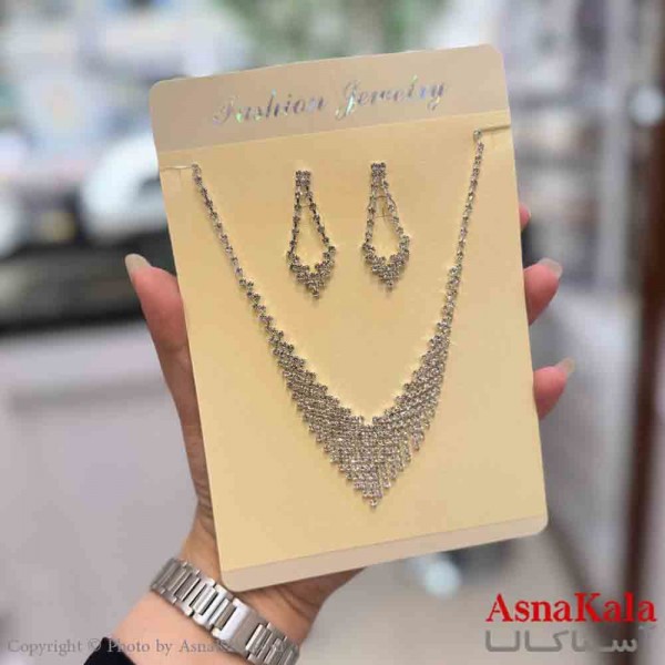 نیم ست زنانه شامل گردنبند و گوشواره استیل مدل مثلث نگینی  کد NIM14759W