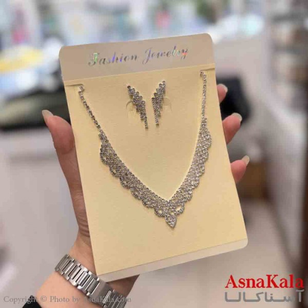 نیم ست زنانه شامل گردنبند و گوشواره استیل مدل نگینی شیک کد NIM14760W