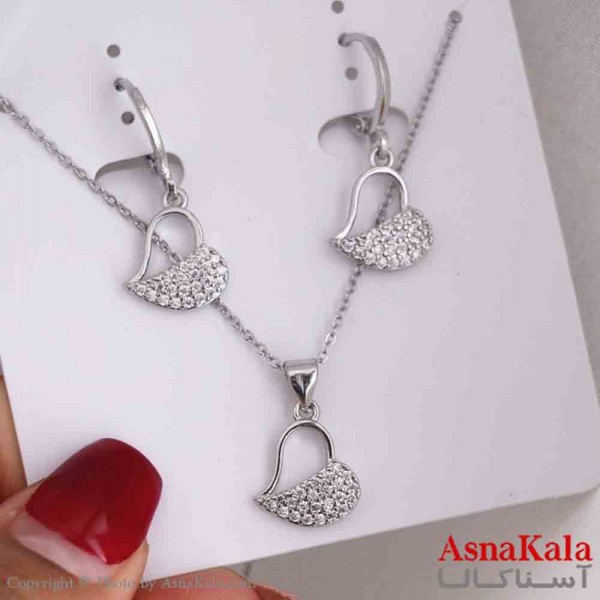 نیم ست زنانه شامل گردنبند و گوشواره استیل مدل قلب نقره ای کد NIM14846W