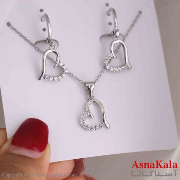 نیم ست زنانه شامل گردنبند و گوشواره استیل مدل قلب نگینی کد NIM14847W