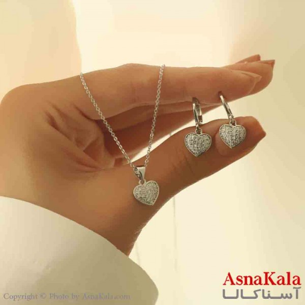 نیم ست زنانه شامل گردنبند و گوشواره استیل مدل قلب نقره ای کد NIM14848W