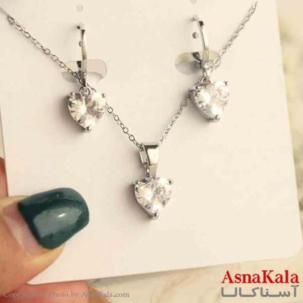نیم ست زنانه شامل گردنبند و گوشواره استیل مدل قلب نگینی کد NIM14850W