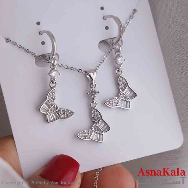 نیم ست زنانه شامل گردنبند و گوشواره استیل مدل پروانه ای نگینی کد NIM14853W
