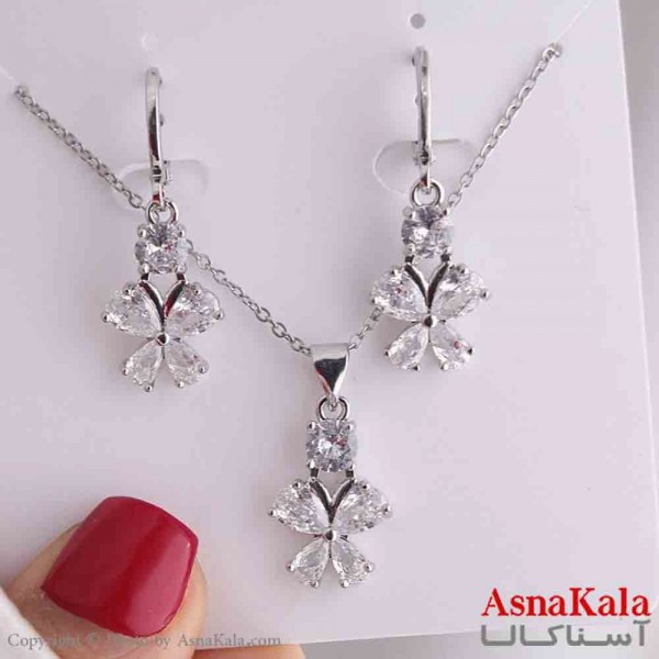 نیم ست زنانه شامل گردنبند و گوشواره استیل مدل گل نگینی  کد NIM14854W