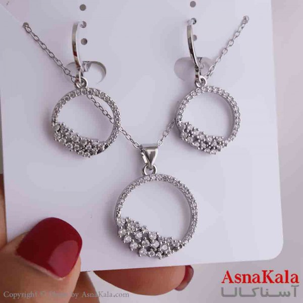 نیم ست زنانه شامل گردنبند و گوشواره استیل مدل حلقه نگینی  کد NIM14858W