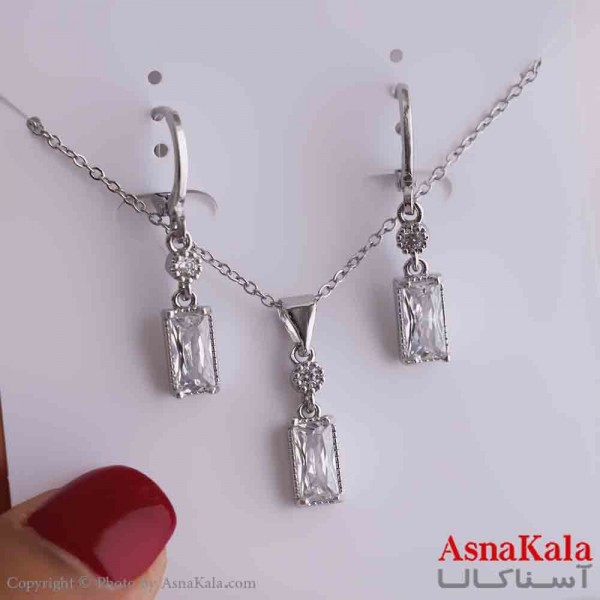 نیم ست زنانه شامل گردنبند و گوشواره استیل مدل نگینی کد NIM14860W