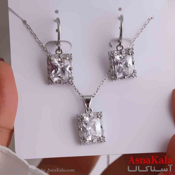 نیم ست زنانه شامل گردنبند و گوشواره استیل مدل نگینی  کد NIM14861W