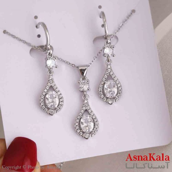 نیم ست زنانه شامل گردنبند و گوشواره استیل مدل اشک جواهری کد NIM14867W