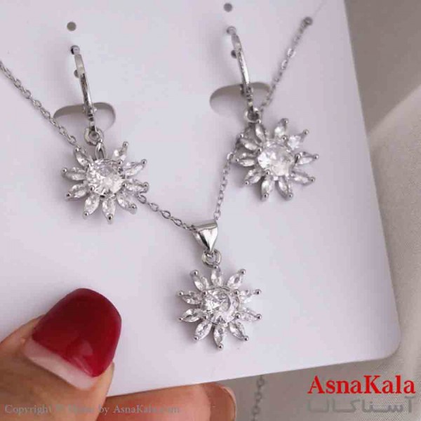 نیم ست زنانه شامل گردنبند و گوشواره استیل مدل خورشید کد NIM14869W