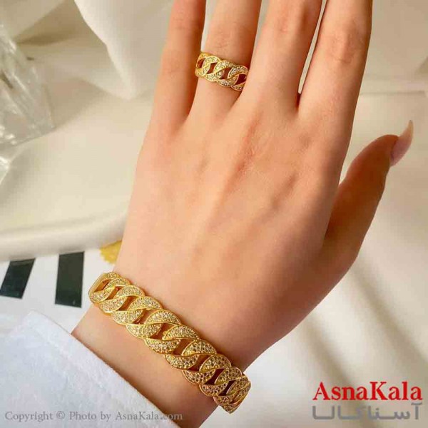 نیم ست زنانه  شامل دستبند و انگشتر استیل مدل کارتیر فول نگین طلایی کد NIM14875W