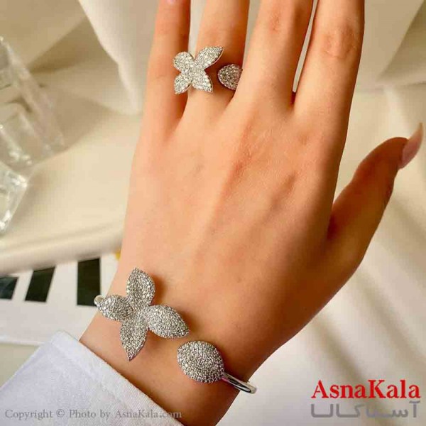 نیم ست زنانه پینترستی  شامل دستبند و انگشتر استیل مدل گل فول نگین نقره ای کد NIM14877W