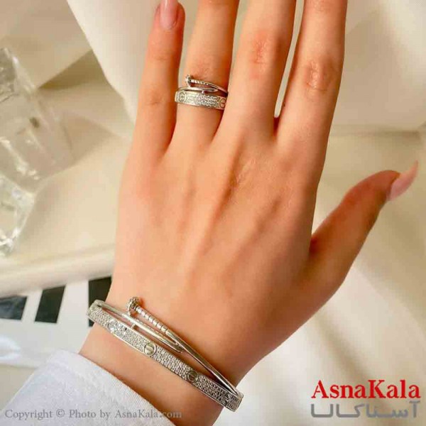 نیم ست زنانه پینترستی  شامل بنگل و انگشتر استیل مدل کارتیر و میخ نقره ای کد NIM14892W
