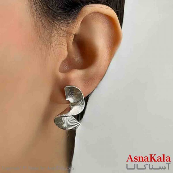 گوشواره دخترانه مینیمال موجدار مدرن نقره ای کد GSH151645W